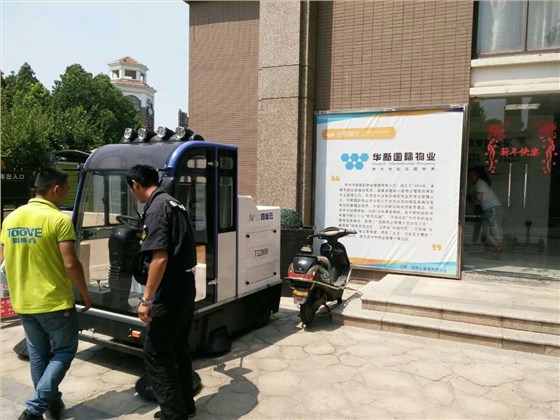 圣倍諾電動(dòng)掃地車(chē)蘇州物業(yè)公司應(yīng)用