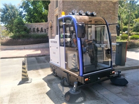 圣倍諾電動(dòng)掃地車