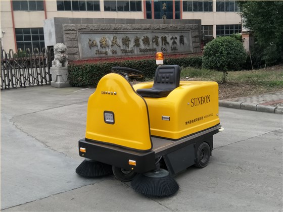 圣倍諾高速公路電動掃地機