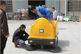 圣倍諾掃地車廠家售后及時，故障修理