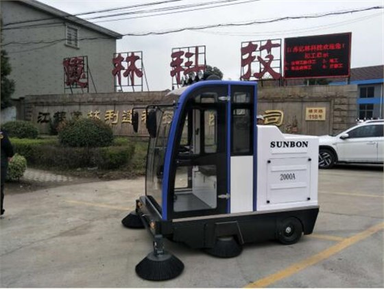 圣倍諾電動掃地機2000A清潔設備中的“清掃明星” 圣倍諾電動掃地機2000A清潔設備中的“清掃明星”