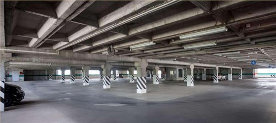駕駛式掃地車在地下停車場的應用 駕駛式掃地車在地下停車場的應用
