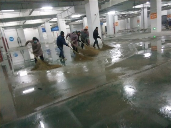 駕駛式掃地車在地下停車場的應用 駕駛式掃地車在地下停車場的應用