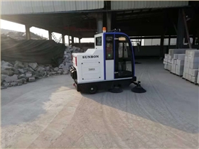 全封閉掃地車在建材廠的應(yīng)用 全封閉掃地車在建材廠的應(yīng)用