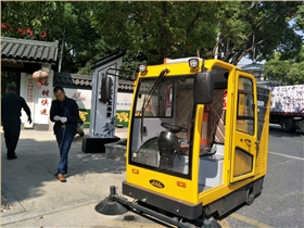 海南臺依湖酒莊物業牽手圣倍諾電動掃地車 海南臺依湖酒莊物業牽手圣倍諾電動掃地車