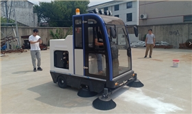 廣場電動掃地車 廣場電動掃地車