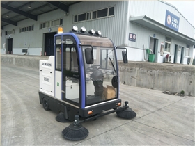 駕駛式掃地機和洗地機在內蒙冶煉廠的應用