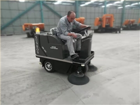掃地車廠家哪家好 掃地車廠家哪家好