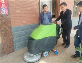 學(xué)校食堂用什么樣的洗地機