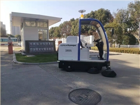 小型電動掃地車在旅游景區中華恐龍園的應用
