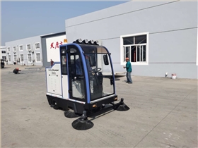 電動掃地機(jī)在玻璃鋼企業(yè)的應(yīng)用
