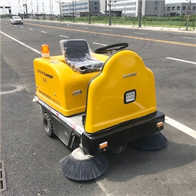 駕駛式掃地車是否好用