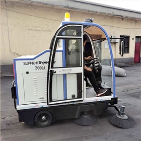 為什么工廠選擇小型清掃車
