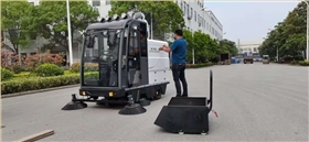 電動(dòng)清掃車刷子多久更換一次