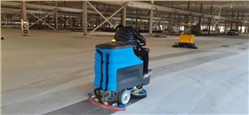 那么工廠工業(yè)車間洗地機效率低的原因是什么呢？