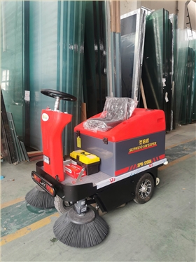 我們需要使用物流倉庫的小型電動(dòng)掃地車做好清潔工作
