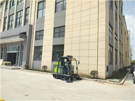 那么在哪里可以找到物業(yè)使用的電動掃地車？在選擇時(shí)要考慮哪些因素呢？