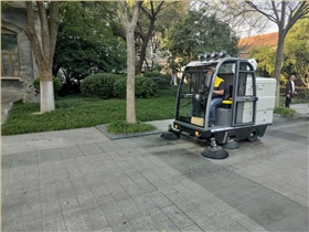 環(huán)保節(jié)能的小型電動(dòng)清掃車助力城市清潔