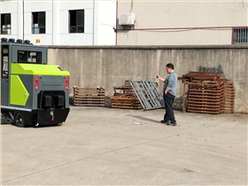 那么面對(duì)市場上各種清掃車品牌，如何選擇呢？