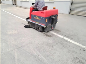  全封閉清掃車：城市清潔的新革命