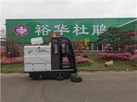 物業(yè)清潔掃地機(jī)：小區(qū)道路快速保潔的新篇章，提升企業(yè)形象的利器
