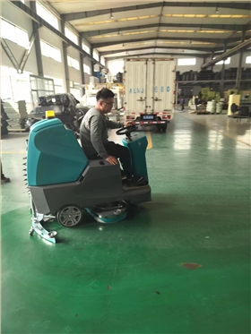 駕駛式洗地機如何提升現代清潔效率