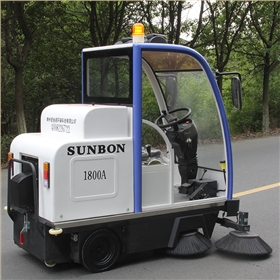 工廠里使用駕駛式電動掃地車有什么好處？