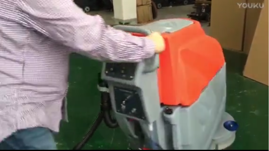 地面清洗工作應(yīng)選擇怎樣的電動洗地機 地面清洗工作應(yīng)選擇怎樣的電動洗地機