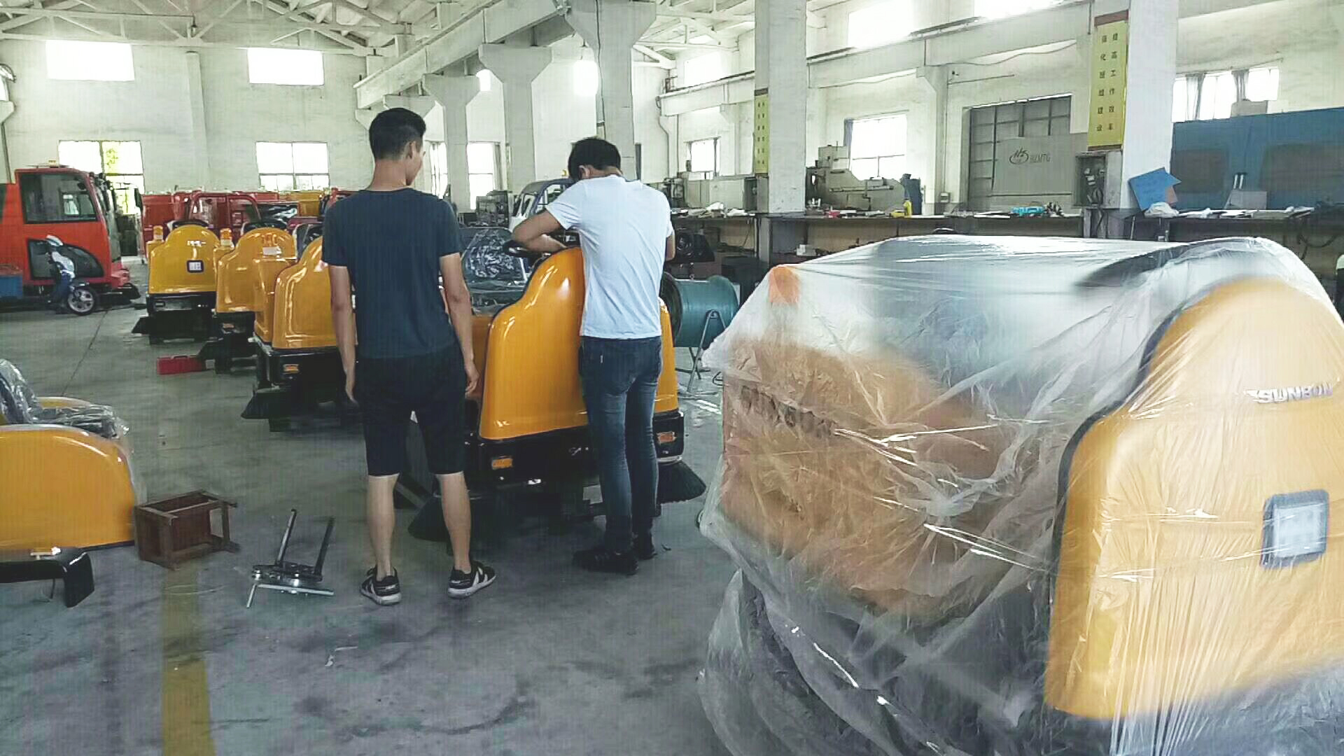 小型車間掃地機陸續出貨江蘇沙鋼集團 小型車間掃地機陸續出貨江蘇沙鋼集團