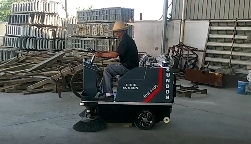 小型車間掃地機1200順利交付蘇州煜天架業 小型車間掃地機1200順利交付蘇州煜天架業