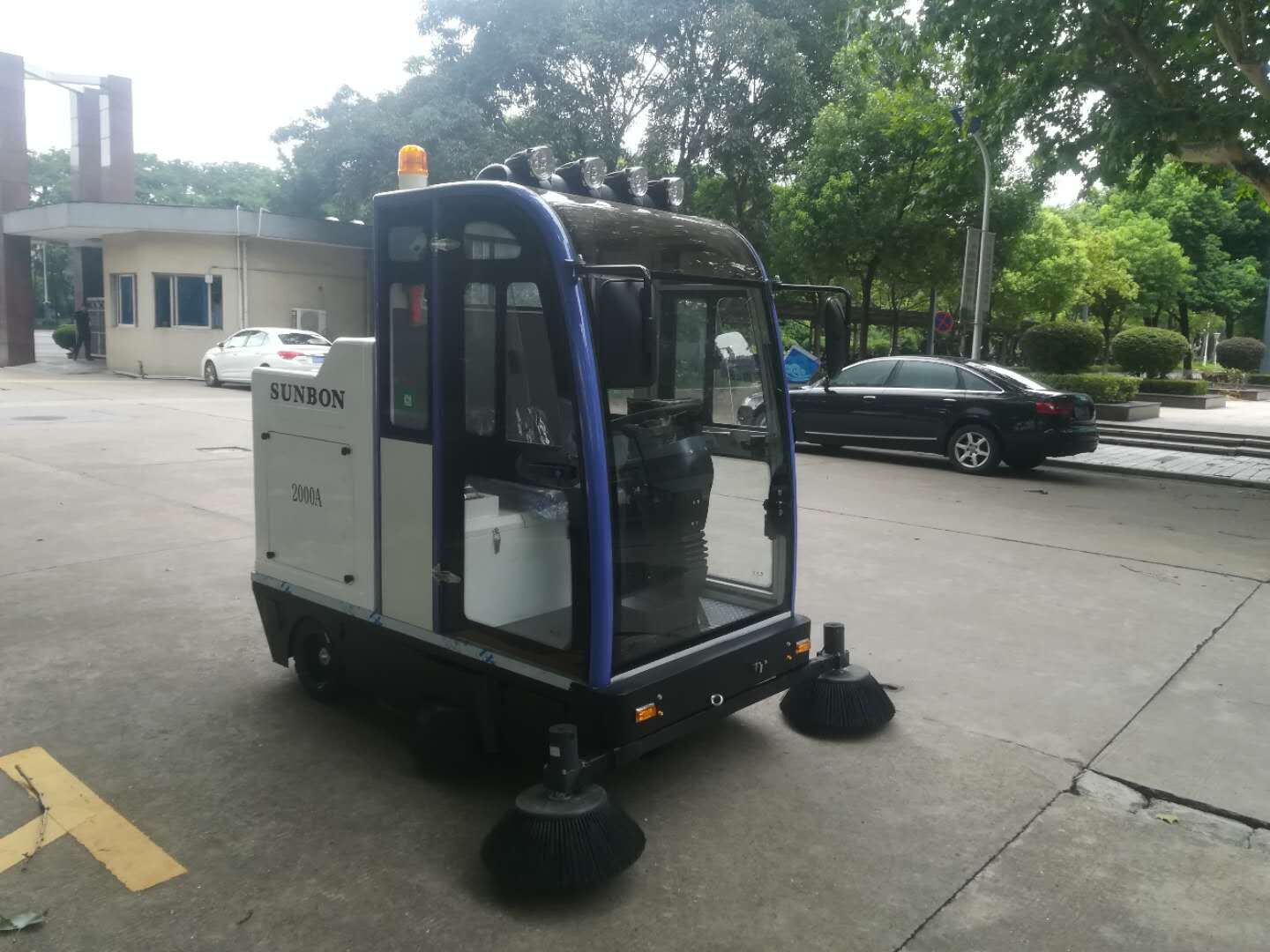 如何正確調節電動掃地車刷子的離地高度? 如何正確調節電動掃地車刷子的離地高度?
