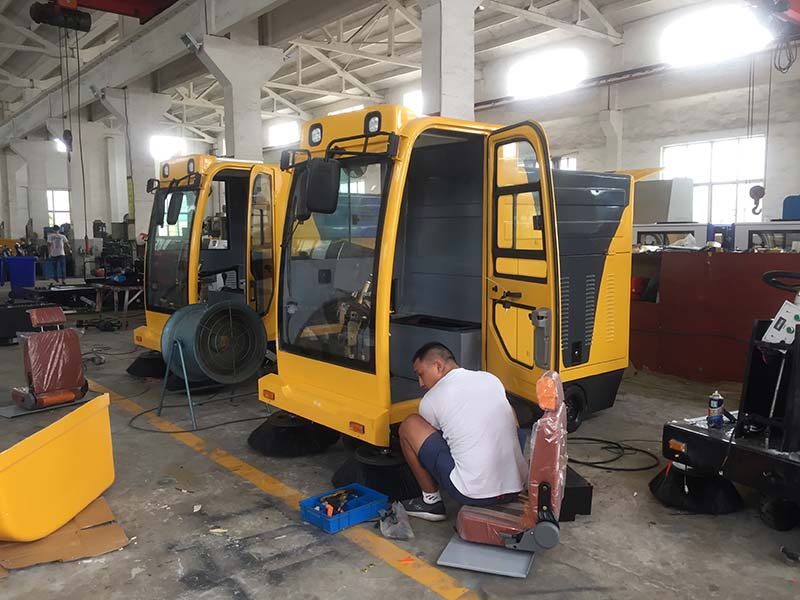 電動掃地機月底發貨不斷 電動掃地機月底發貨不斷