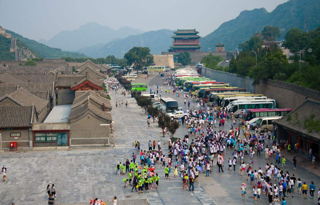 電動掃地車助力解決景區清潔難題! 電動掃地車助力解決景區清潔難題!