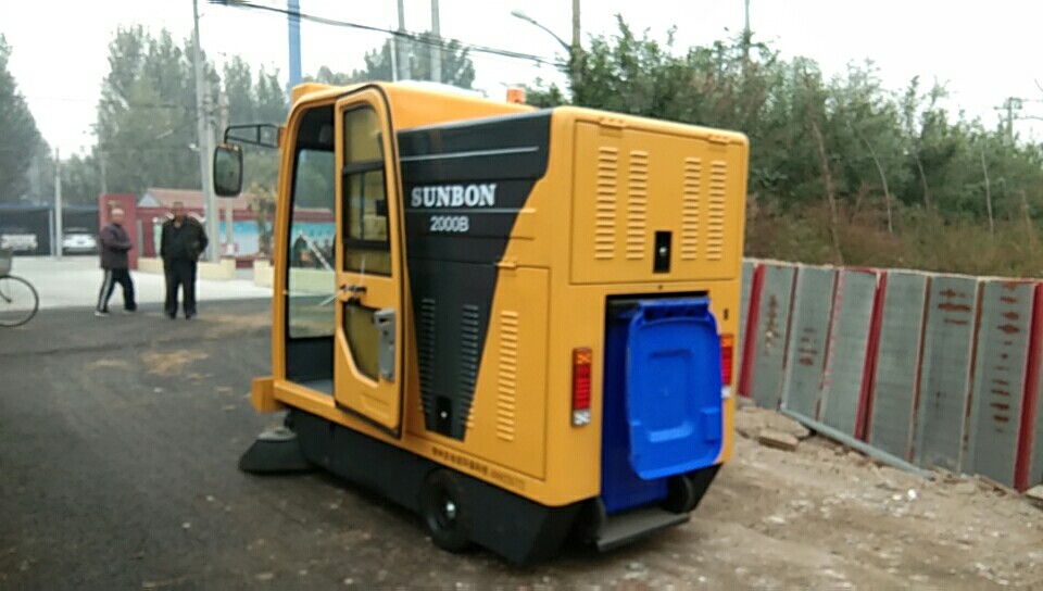 電動掃路車加入新農村環境整治行列 電動掃路車加入新農村環境整治行列