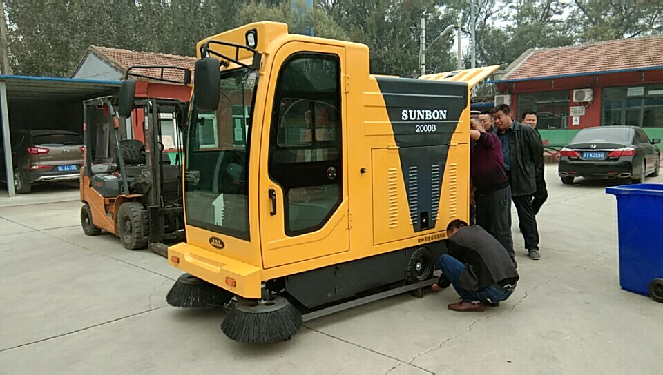 新農村掃地車整治村莊環境提升“顏值” 新農村掃地車整治村莊環境提升“顏值”
