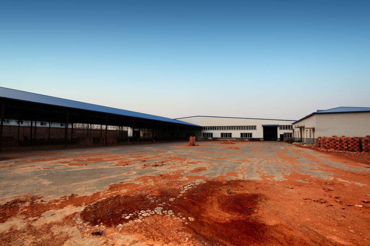 磚瓦廠用工廠掃地機改善環(huán)境必不可少 磚瓦廠用工廠掃地機改善環(huán)境必不可少