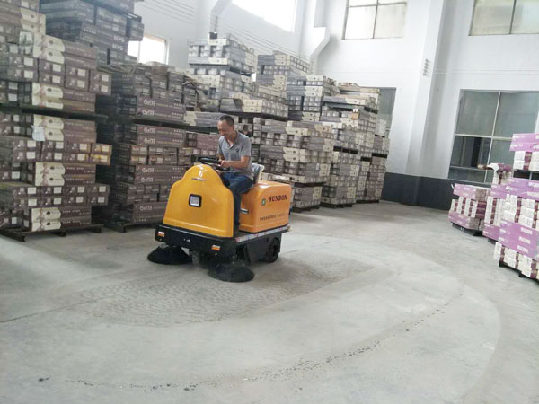 駕駛式掃地車的清掃原理是什么? 駕駛式掃地車的清掃原理是什么?