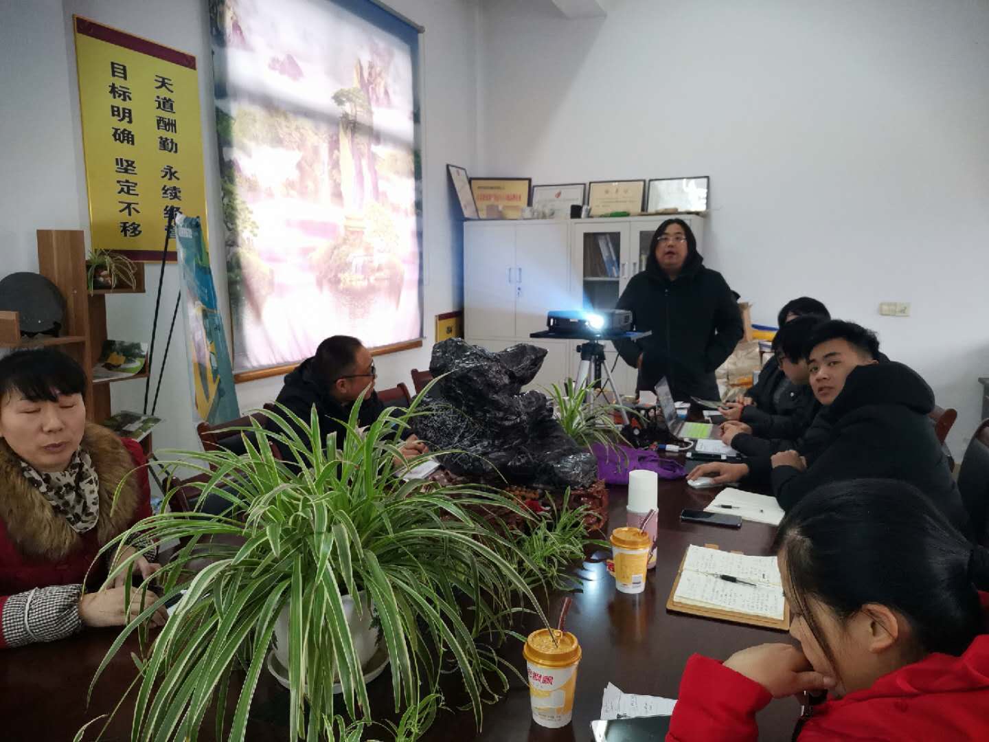 2018年度年終會(huì)議在圣倍諾工廠會(huì)議室召開 2018年度年終會(huì)議在圣倍諾工廠會(huì)議室召開
