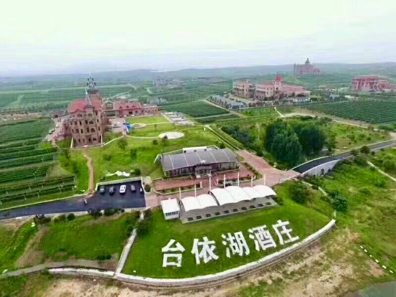 海南臺依湖酒莊物業(yè)牽手圣倍諾電動掃地車 海南臺依湖酒莊物業(yè)牽手圣倍諾電動掃地車
