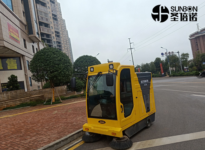 電動掃路車在城鎮環衛的應用 電動掃路車在城鎮環衛的應用
