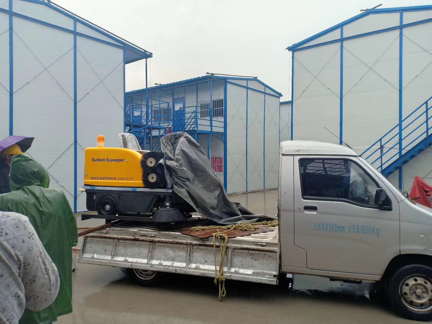 小型掃地車進駐中億豐建設集團 小型掃地車進駐中億豐建設集團