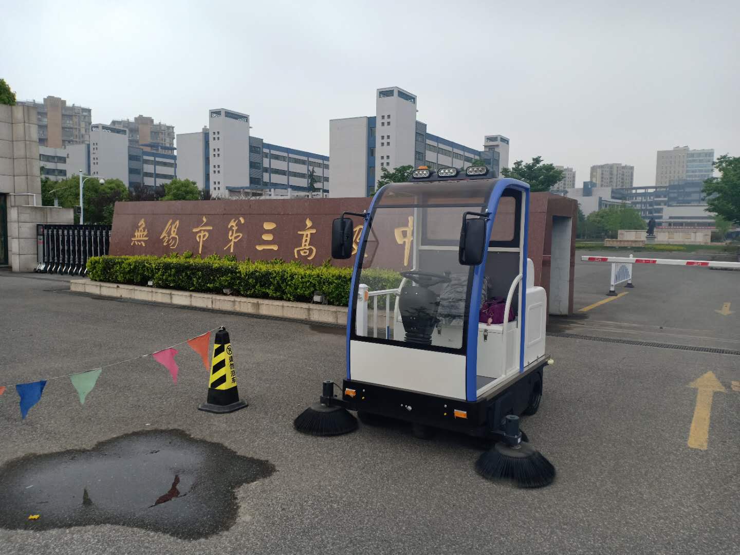 電動掃地車相較于人工清掃有哪些優勢? 電動掃地車相較于人工清掃有哪些優勢?