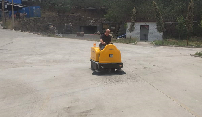 小型電動掃地車進駐河南河達金屬鎂有限公司 小型電動掃地車進駐河南河達金屬鎂有限公司