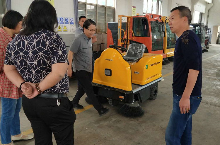 掃地車廠家歡迎各大企業們來廠考察試機 掃地車廠家歡迎各大企業們來廠考察試機