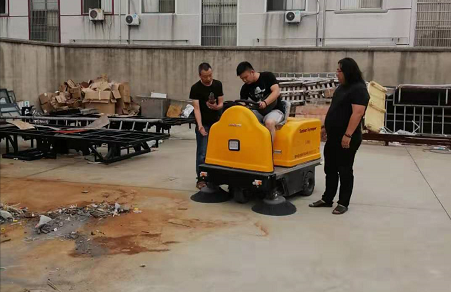 小型工廠用手推式掃地機的優勢 小型工廠用手推式掃地機的優勢