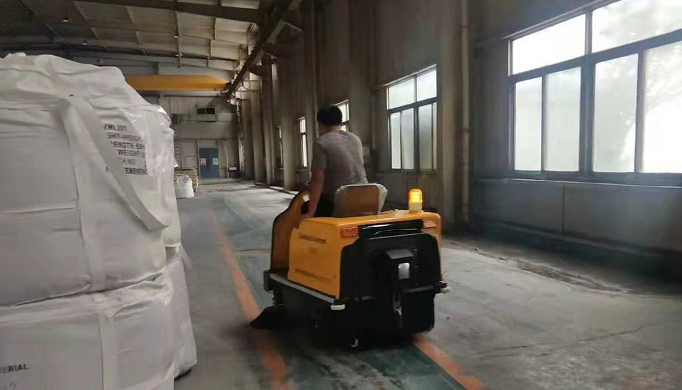 清潔大面積倉庫怎么少的了電動掃地車 清潔大面積倉庫怎么少的了電動掃地車
