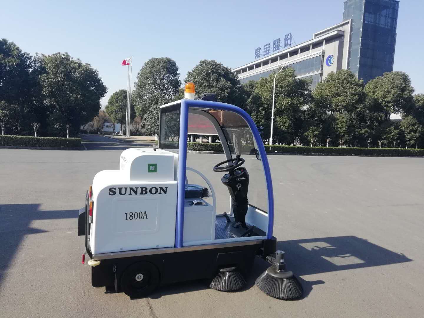 電動(dòng)掃地車價(jià)格受什么因素決定 電動(dòng)掃地車價(jià)格受什么因素決定