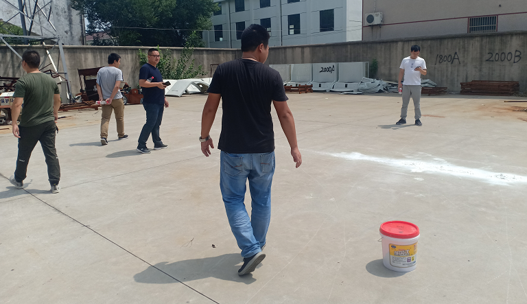 常州金壇某石材廠客戶來廠體驗電動掃地機 常州金壇某石材廠客戶來廠體驗電動掃地機