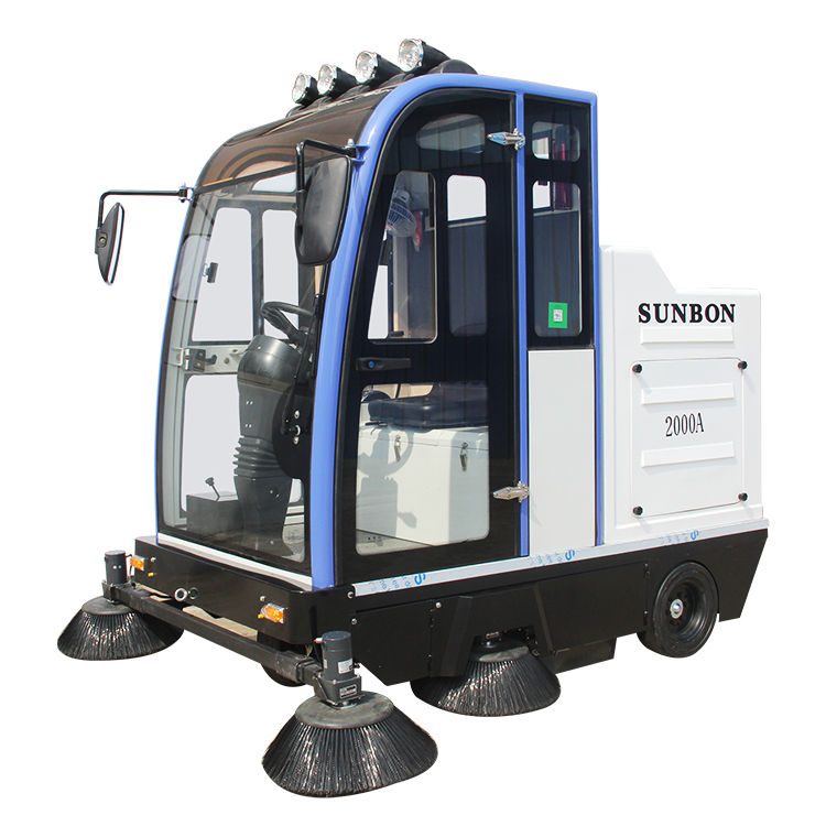 火車站貨場保潔交給電動(dòng)掃地車 火車站貨場保潔交給電動(dòng)掃地車