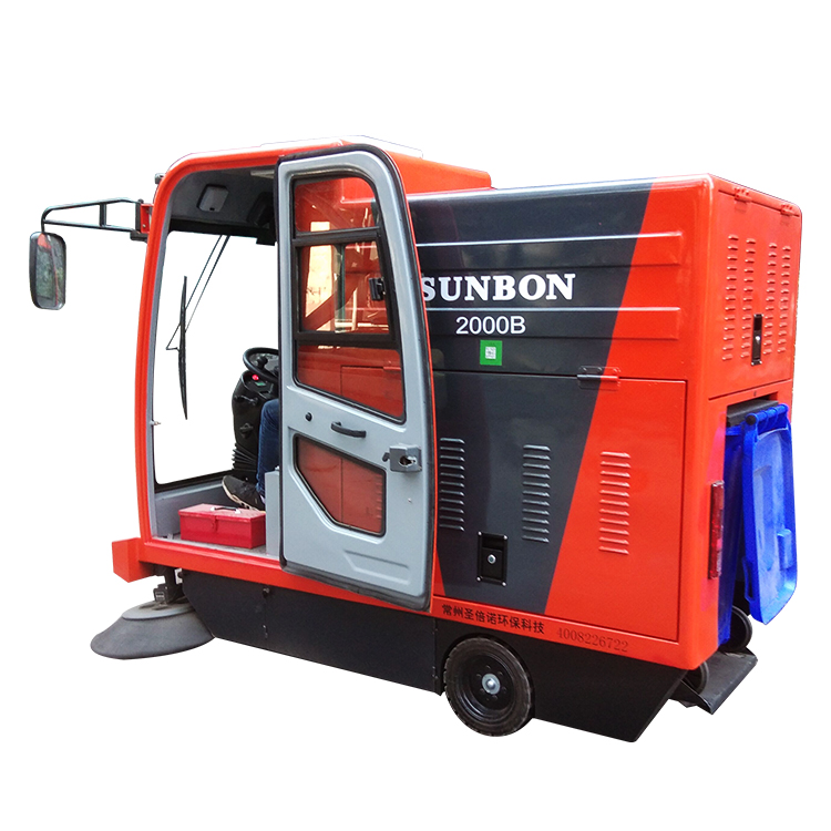 老外客戶來廠考察圣倍諾電動(dòng)掃地車